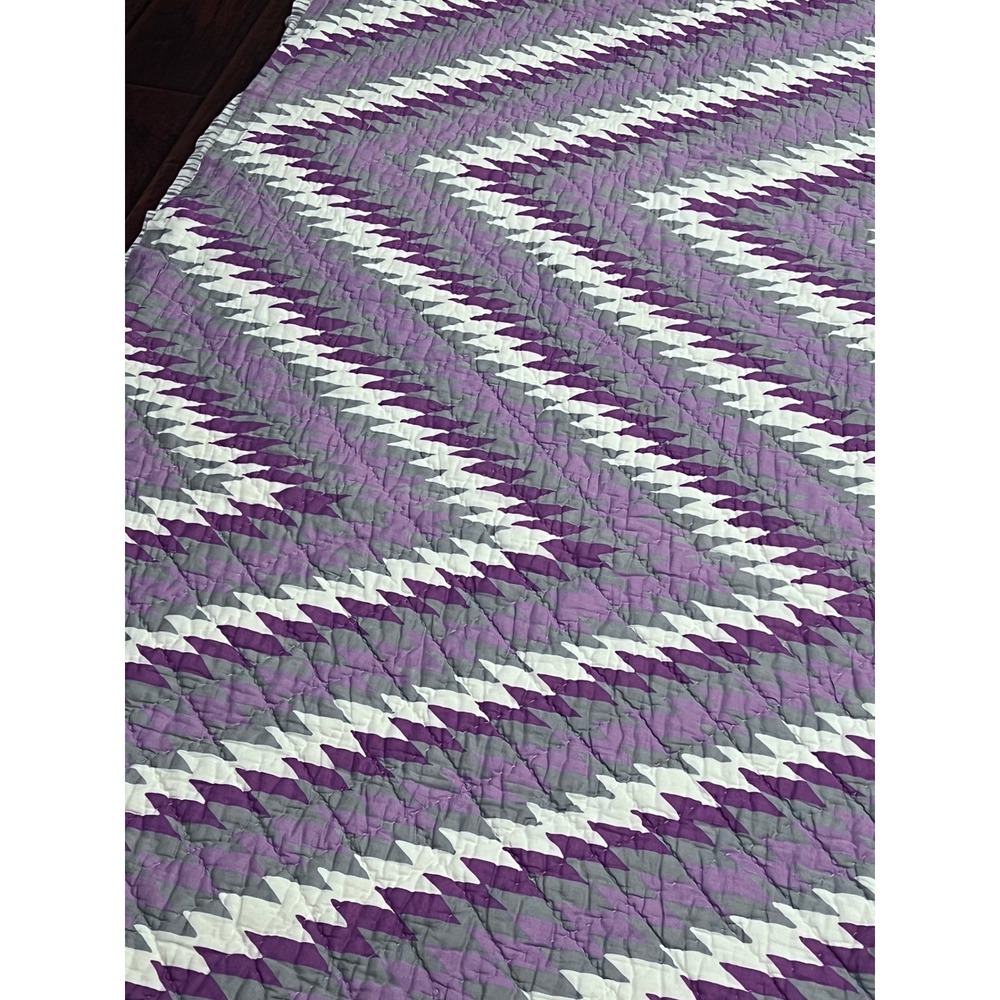 John Robshaw Luxury King Quilt Lavender Purple White Chevron Cotton Made India - Picture 14 of 15